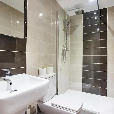 Stunning City Centre 3 Bed, 3 Bath - Sleeps 8! Apartment *