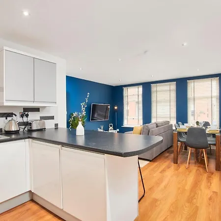 Stunning City Centre 3 Bed, 3 Bath - Sleeps 8! Apartment