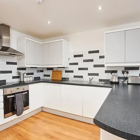 Stunning City Centre 3 Bed, 3 Bath - Sleeps 8! Apartment *