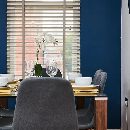 Stunning City Centre 3 Bed, 3 Bath - Sleeps 8! * Leeds (West Yorkshire)