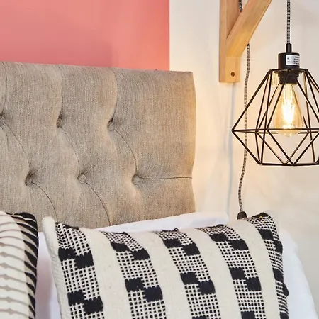 Stunning City Centre 3 Bed, 3 Bath - Sleeps 8! Apartment *
