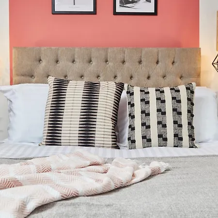 Apartment Stunning City Centre 3 Bed, 3 Bath - Sleeps 8!