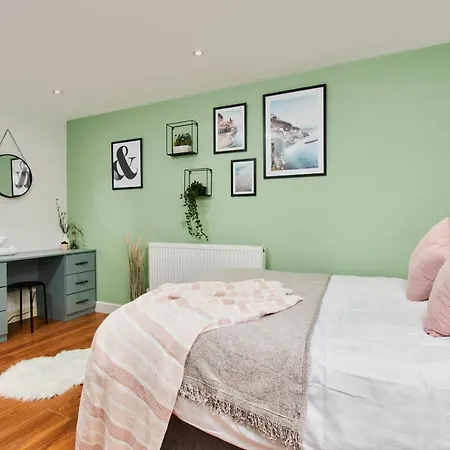Stunning City Centre 3 Bed, 3 Bath - Sleeps 8! * Leeds (West Yorkshire)