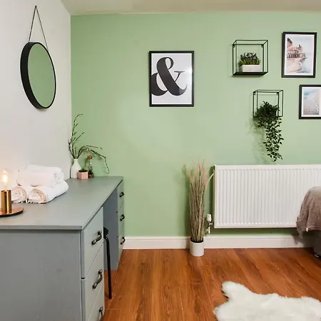 Stunning City Centre 3 Bed, 3 Bath - Sleeps 8! Leeds (West Yorkshire)