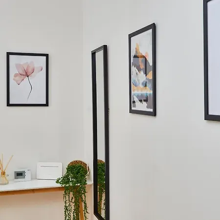 Stunning City Centre 3 Bed, 3 Bath - Sleeps 8! Apartment *