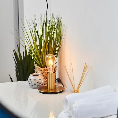 Stunning City Centre 3 Bed, 3 Bath - Sleeps 8! * Leeds (West Yorkshire)